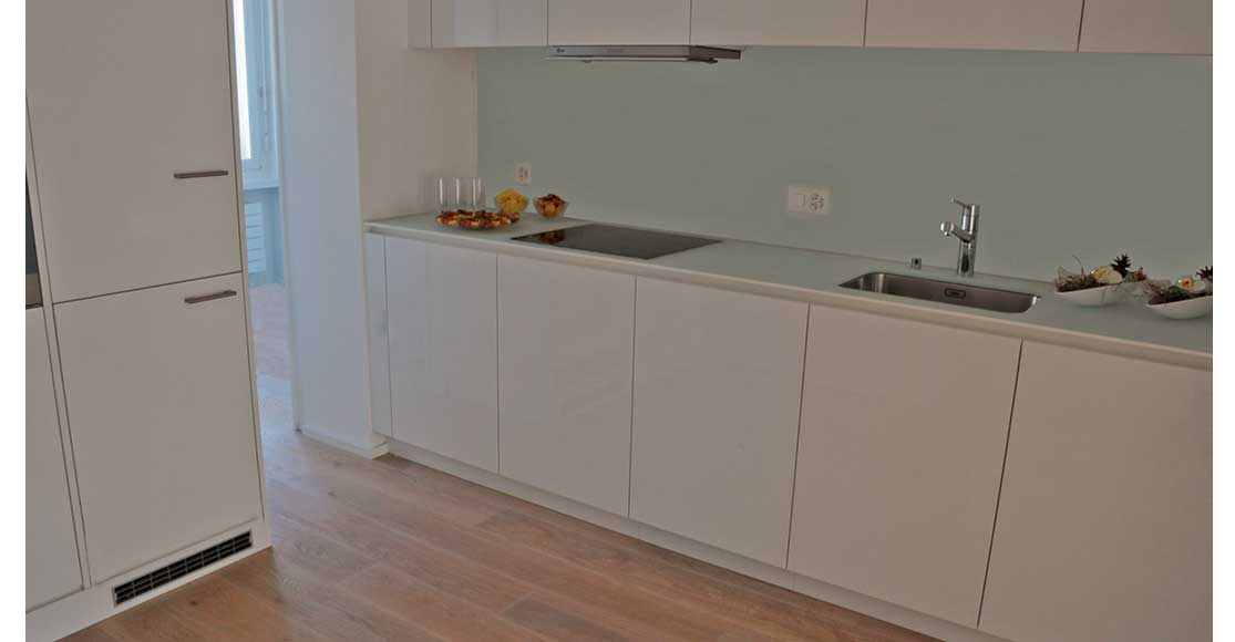 Foto: weisse Küche in Entrée